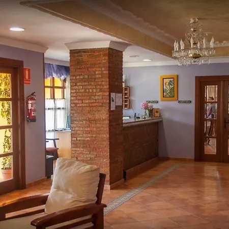 クエリ ホテル 3*